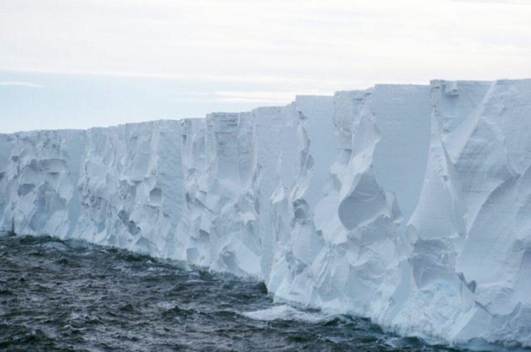 Si Sciolto Liceberg Pi Grande Del Mondo Zmedia Notizie In Tempo